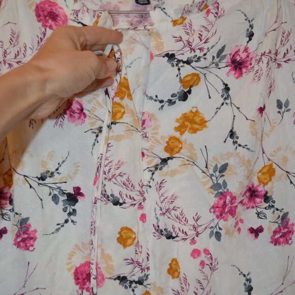 BUFFALO David Bitton White-Pink-Black Split-Neck Ties Buttons Ruffles Lace Top S - Picture 5 of 7